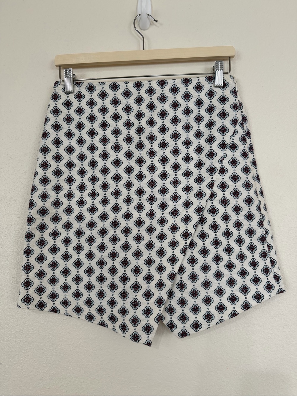 LOFT Skirt Womens 2 White Blue Red Medallion Print Asymmetrical Mini Cotton W030